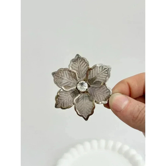 Silver Tone Rhinestone Adorned Vintage Snowflake  / Floral Brooch Pin - Picture 8 of 8